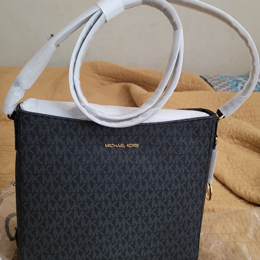 Michael kors Crossbody #3 - Picture 2 of 10